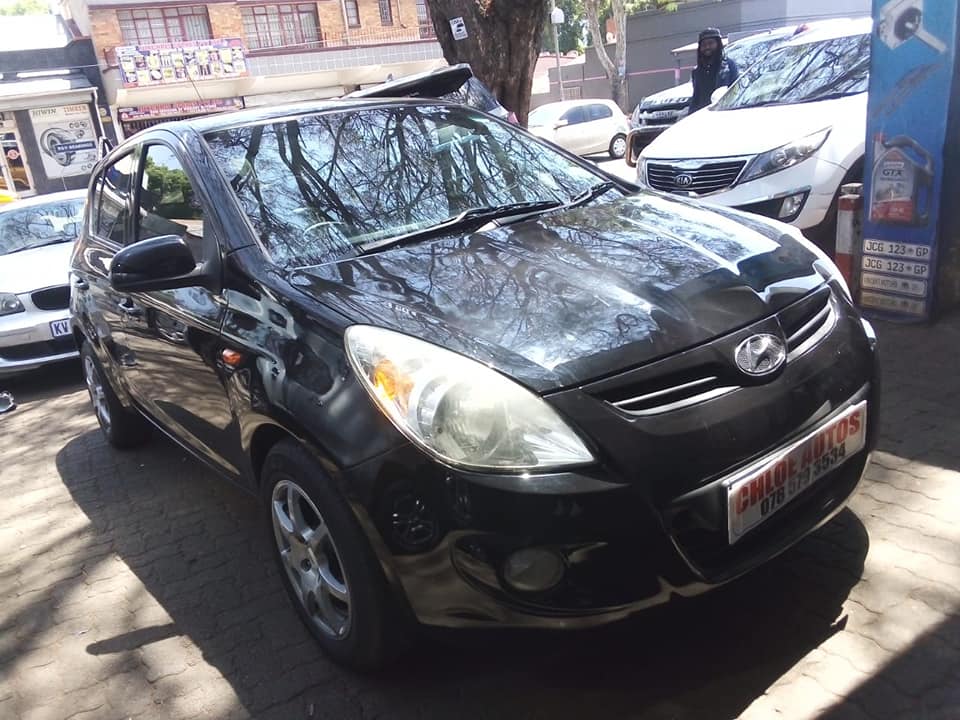 2012 HYUNDAI I20 1.6 MANUAL  BLACK COLOR 102,000KM