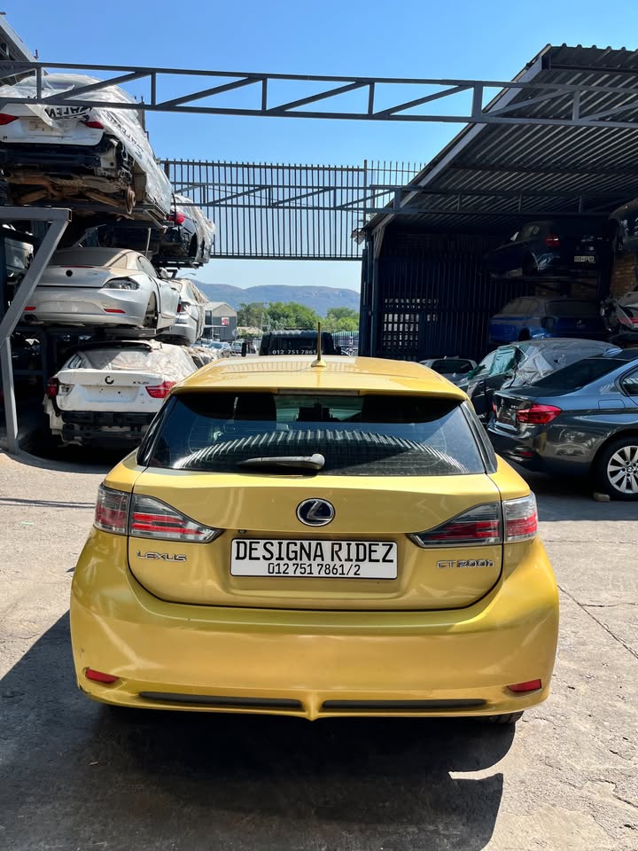 LEXUS CT 200H F-SPORT STRIPPING FOR SPARES/PARTS AVAILABLE. - Private Seller