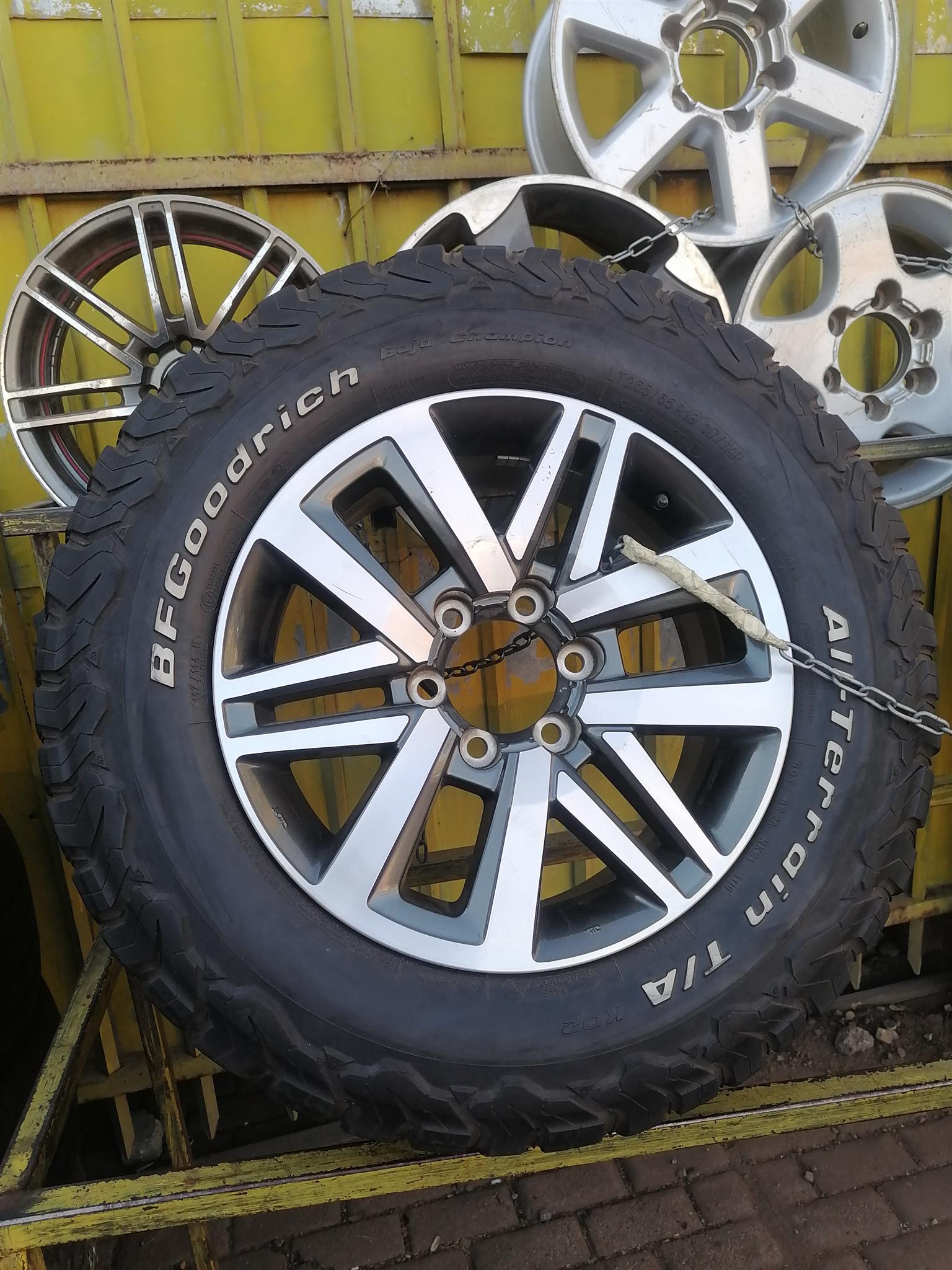 Toyota Hilux Dakar GD6 18 18inch Mag Rim (WITH USED TYRE) Toyota Hilux Dakar GD6 18 18inch Mag Rim (WITH USED TYRE)