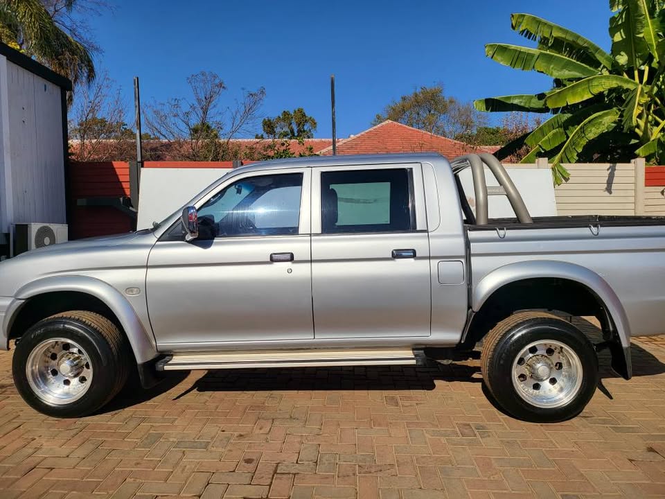 2004 MITSUBISHI COLT RODEO 3.0 V6 4X4 D/C