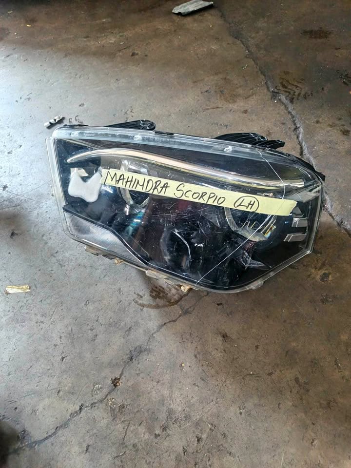 Mahindra scorpio left headlight - Private Seller Mahindra scorpio left headlight - Private Seller