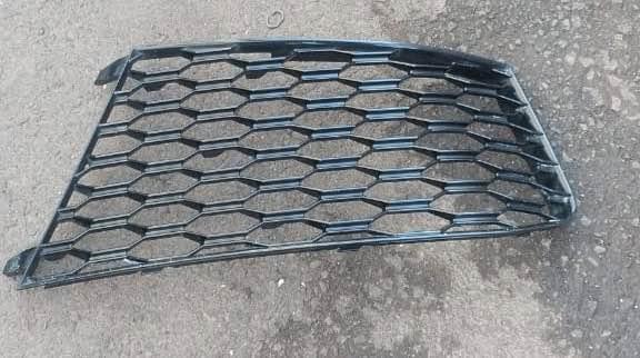 Audi RS6 Gloss Black Air Guide Grille - Private Seller Audi RS6 Gloss Black Air Guide Grille - Private Seller