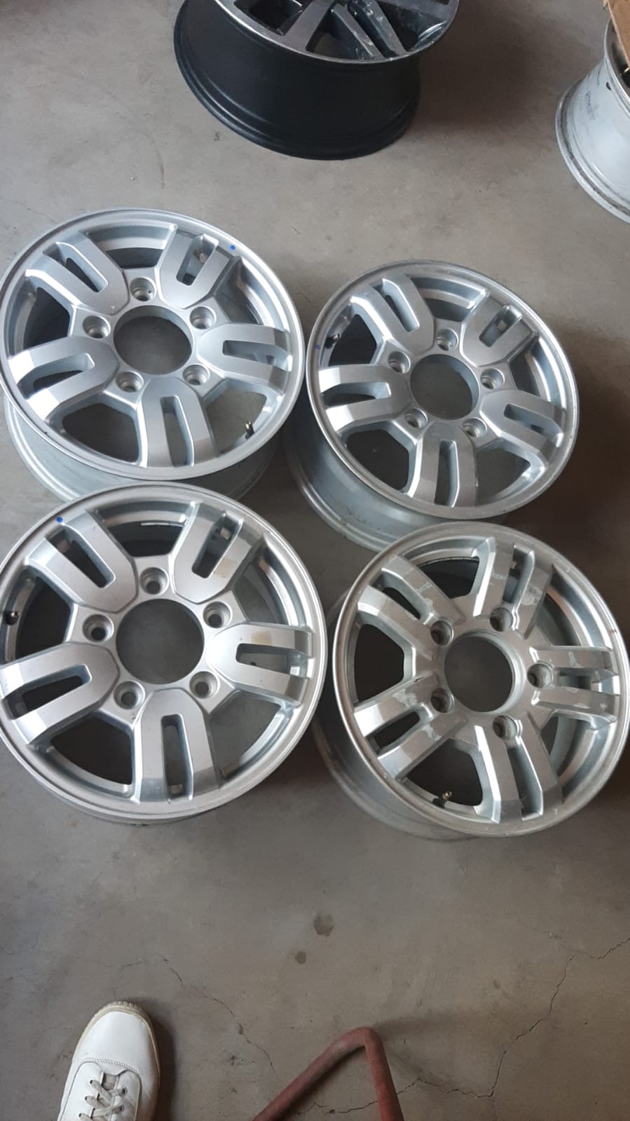 16 inch Mahindra Bakkie/SUV original mags without caps set for - Private Seller 16 inch Mahindra Bakkie/SUV original mags without caps set for - Private Seller
