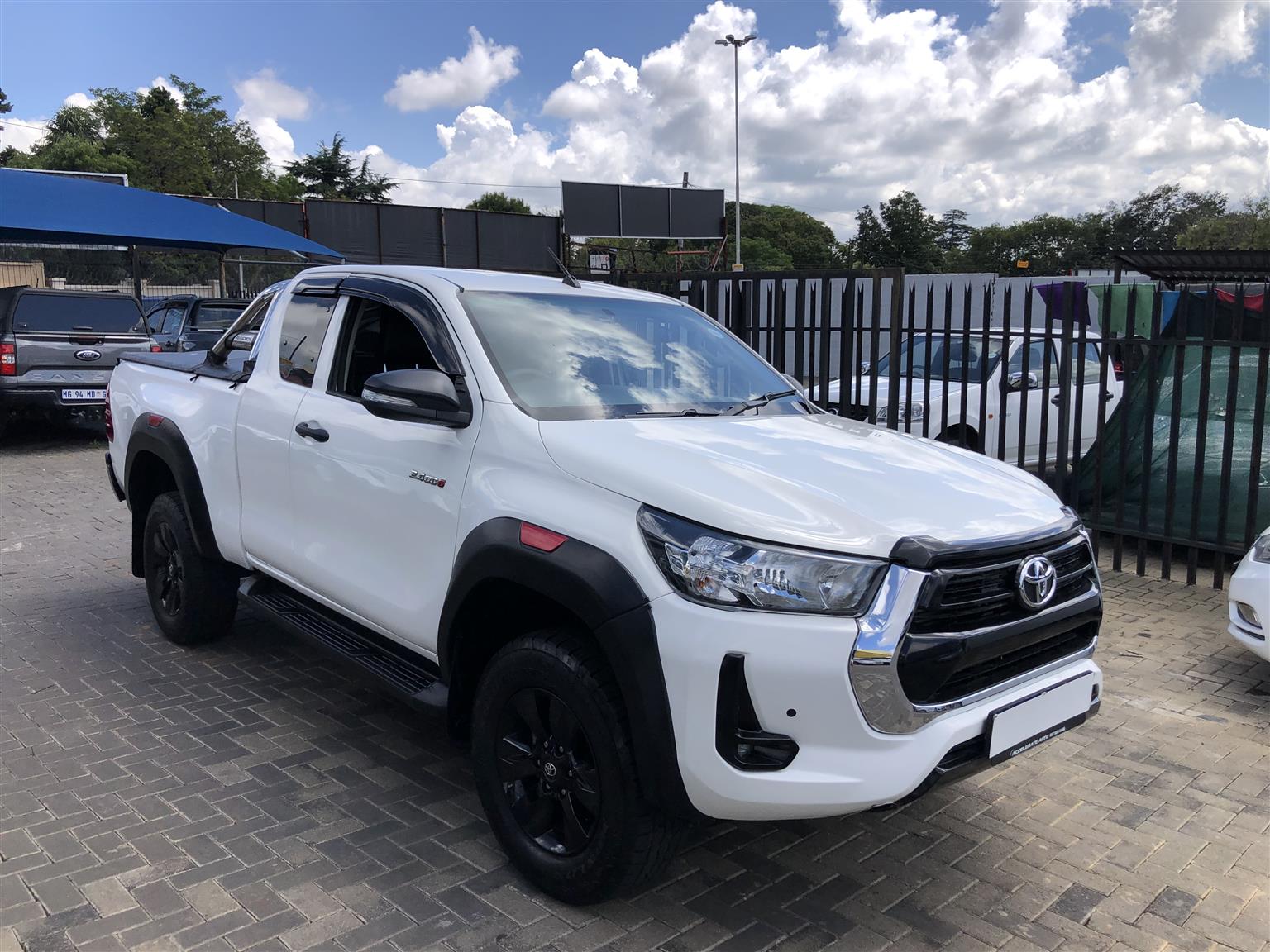 Used 2018 Toyota Hilux 2.4GD-6 Xtra cab Raider manual - Private Seller Used 2018 Toyota Hilux 2.4GD-6 Xtra cab Raider manual - Private Seller