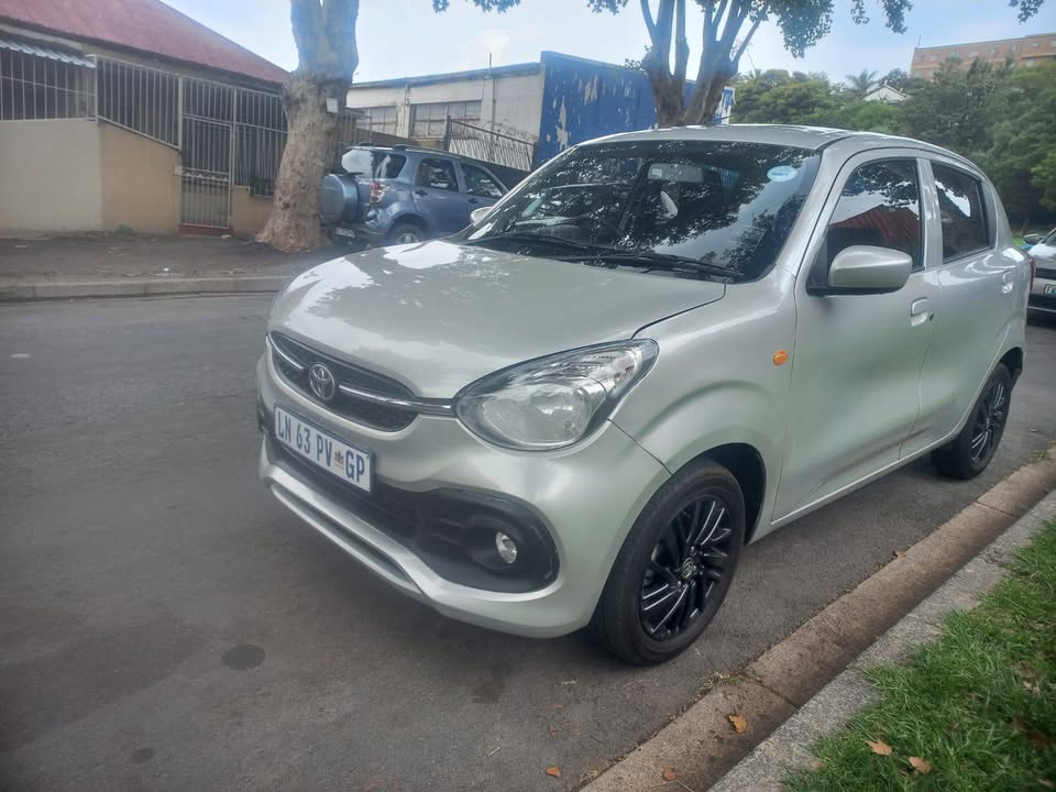 Toyota Vitz 1.0 XR Petrol, 2024 model, Automatic, Silver Color, Mileage 17000kms