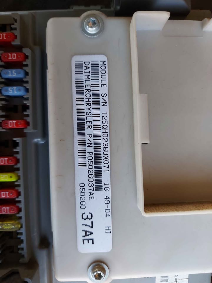 Used Jeep Cherokee 3.7L KJ Fuse Box P/N P05026037AE