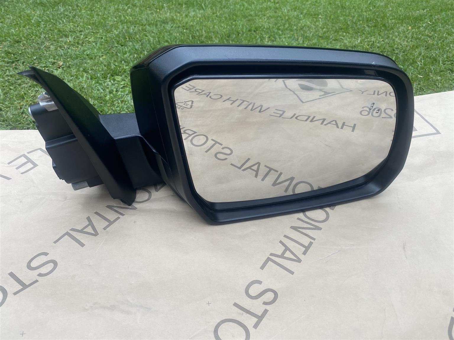 2025 FORD RANGER T9 ELECTRONIC AUTO-FOLD DOOR MIRROR WITH BLIND SPOT RIGHT SIDE - Private Seller