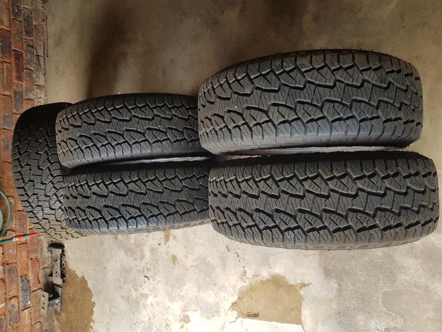 5 x Hankook A/T 18" tyres