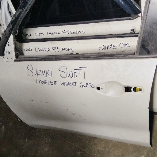 suzuki swift front left door - Private Seller suzuki swift front left door - Private Seller