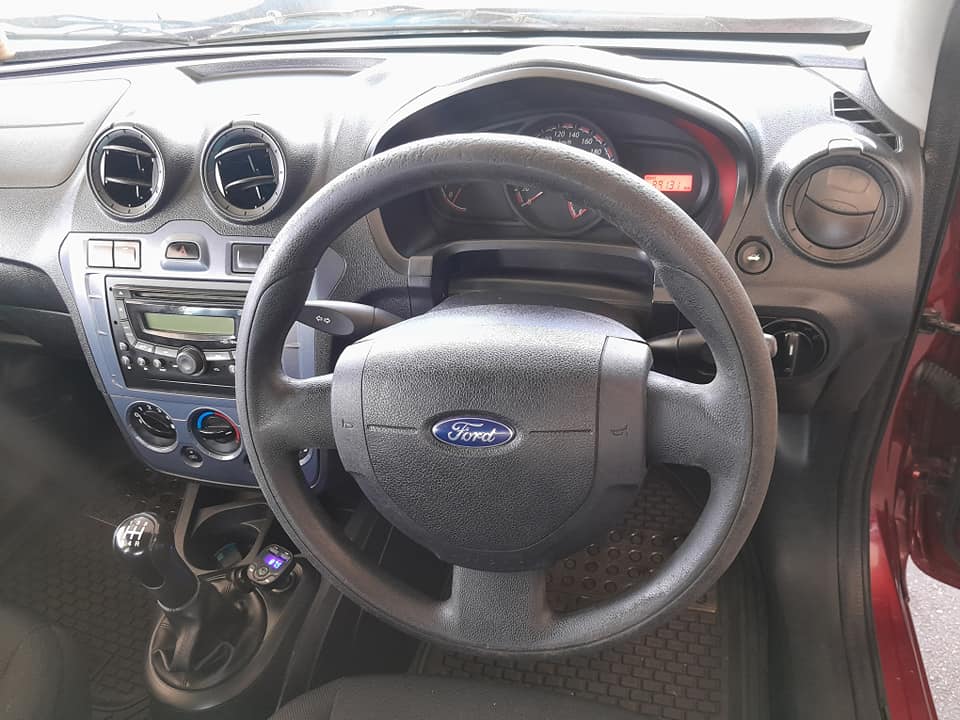 2015 FORD FIGO 1.4 HATCH MANUAL