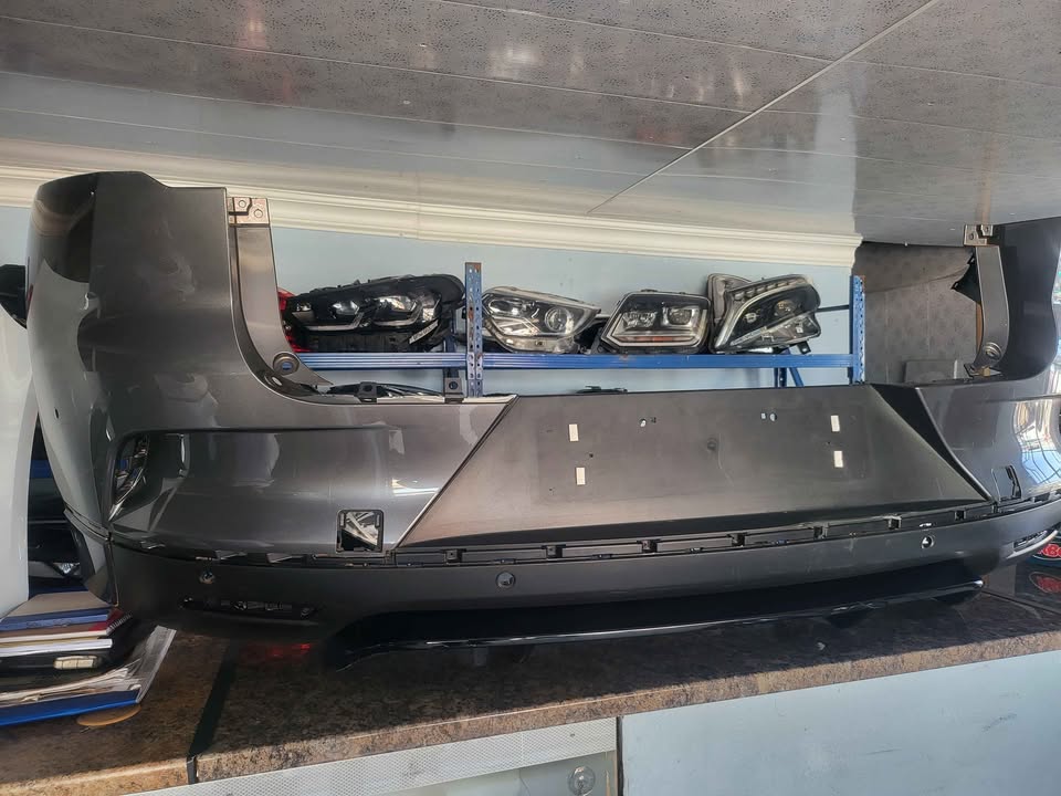 2019-2025 Jaguar I pace Rear bumper for sale - Private Seller 2019-2025 Jaguar I pace Rear bumper for sale - Private Seller