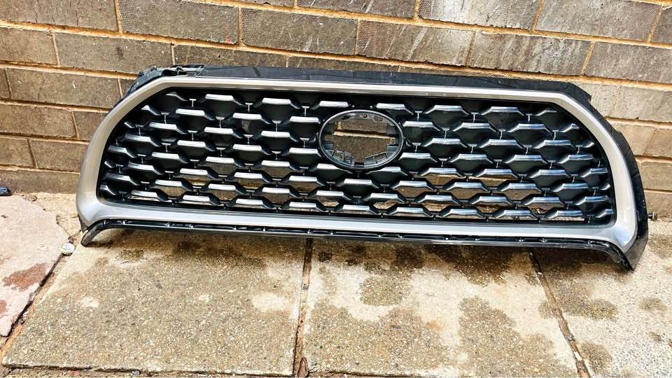 Toyota Corolla Cross grill - Private Seller Toyota Corolla Cross grill - Private Seller