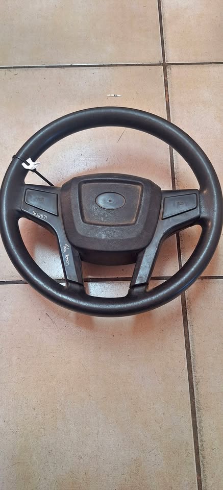 Tata xenon steeting wheel available - Private Seller