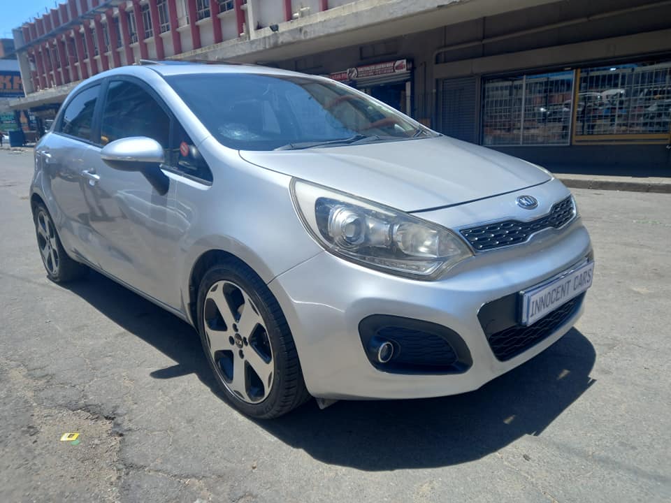 2012 KIA RIO TEC 1.4 PETROL,  90000KM, MANUAL, SILVER COLOUR SUNROOF