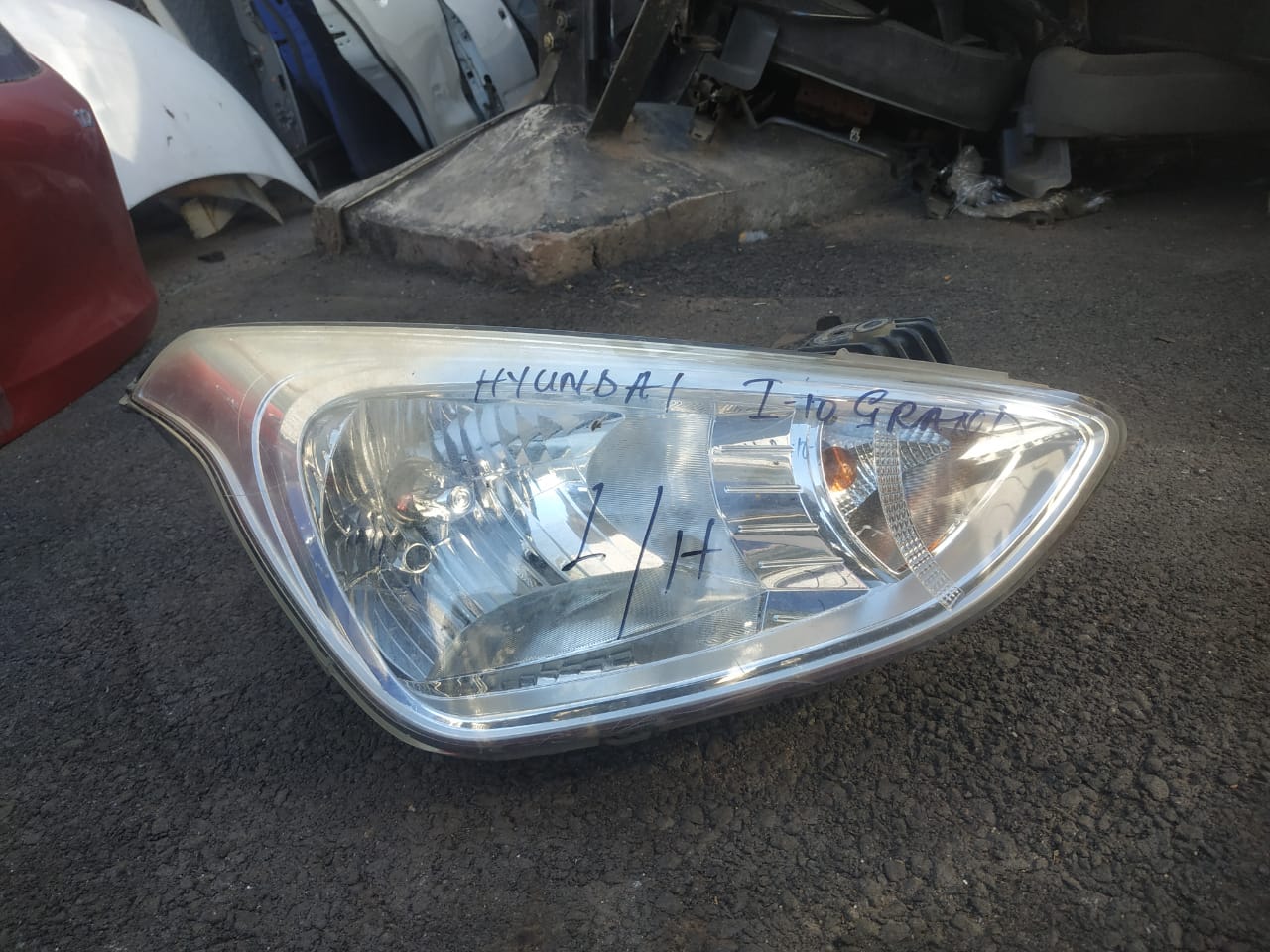 Hyundai i10 grand right headlight / head lamp for sale - Private Seller