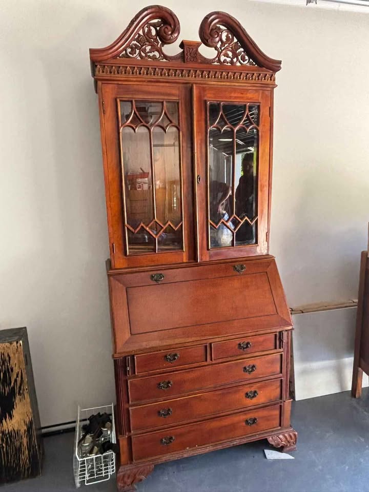 Antieke Skrywerskas (Antique Writer's Cabinet)