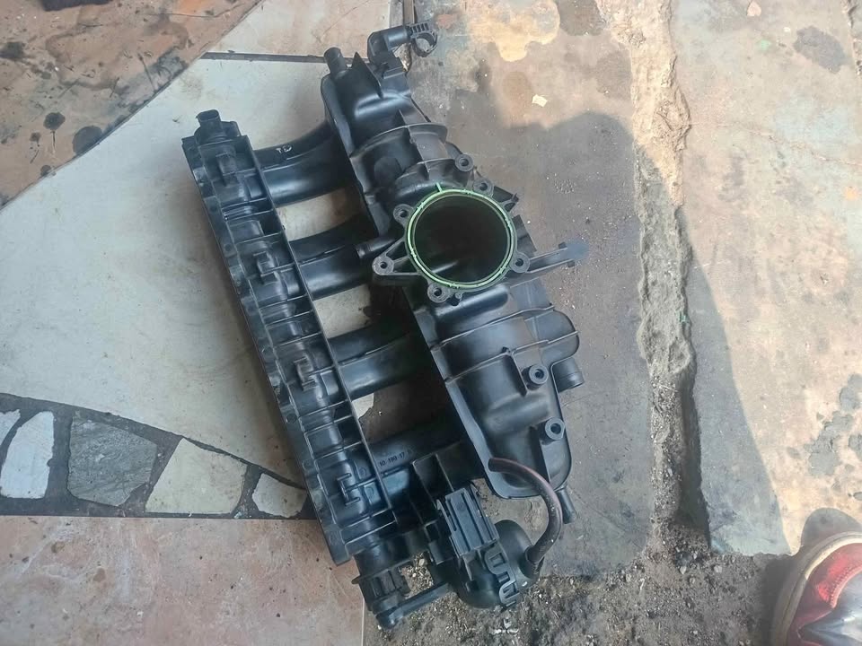 Intake Manifold 2.0T Audi A3 A4 TT VW Jetta GTI Mk5 Passat Eos - 06F 133 185 AR - Private Seller