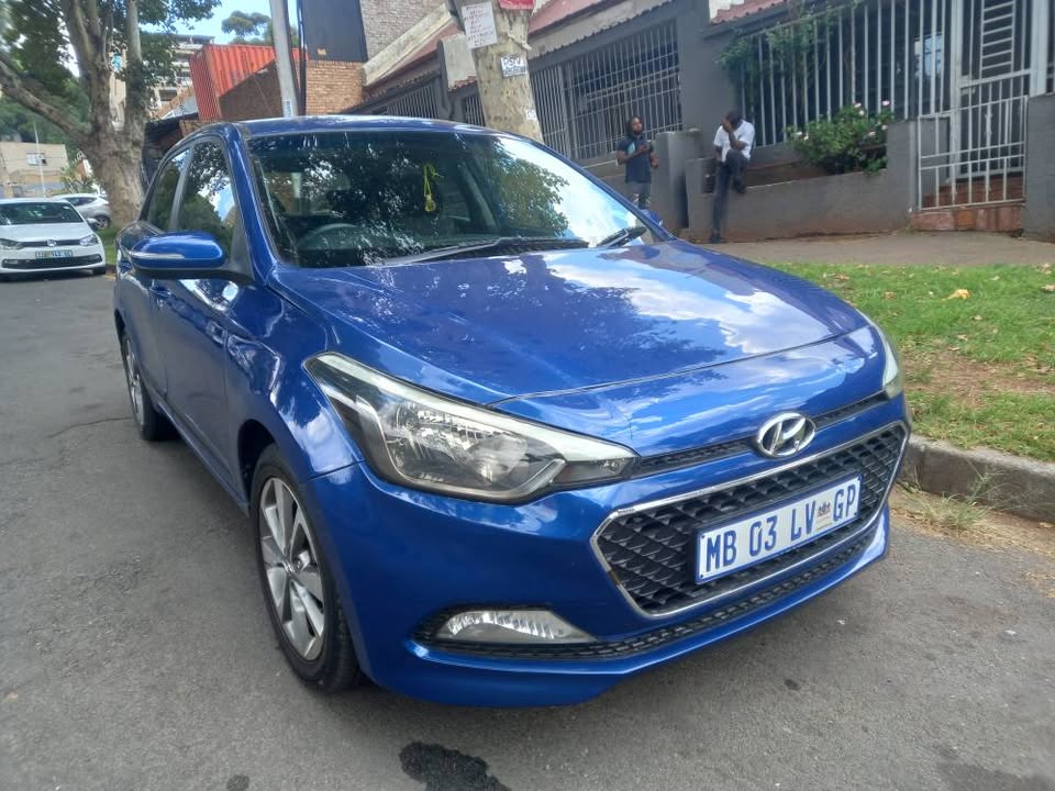 2016 Hyundai i20 Hatchback 1.4 Petrol, Manual, Blue Color, Mileage
