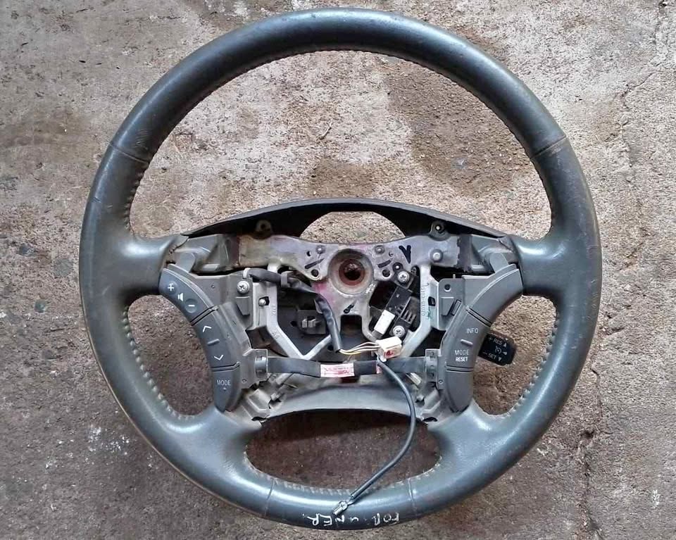 Toyota Fortuner steering wheel - Private Seller Toyota Fortuner steering wheel - Private Seller