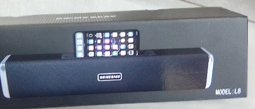 BASE bOOM SPEAKER WITH BUETOOH AND UP 13HOURS PLAY