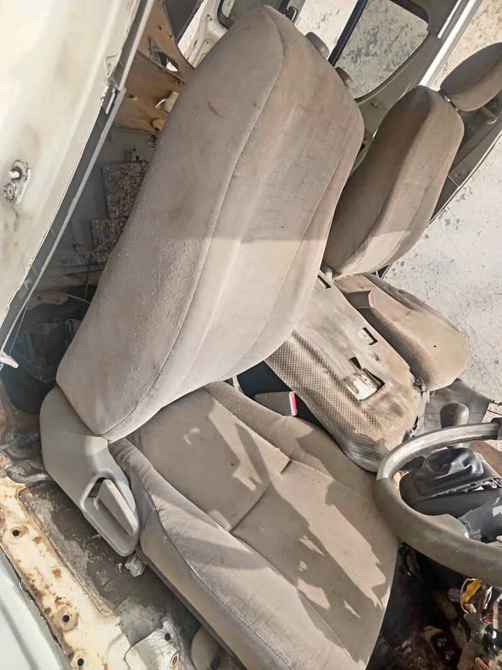 Toyota quantum right front seat