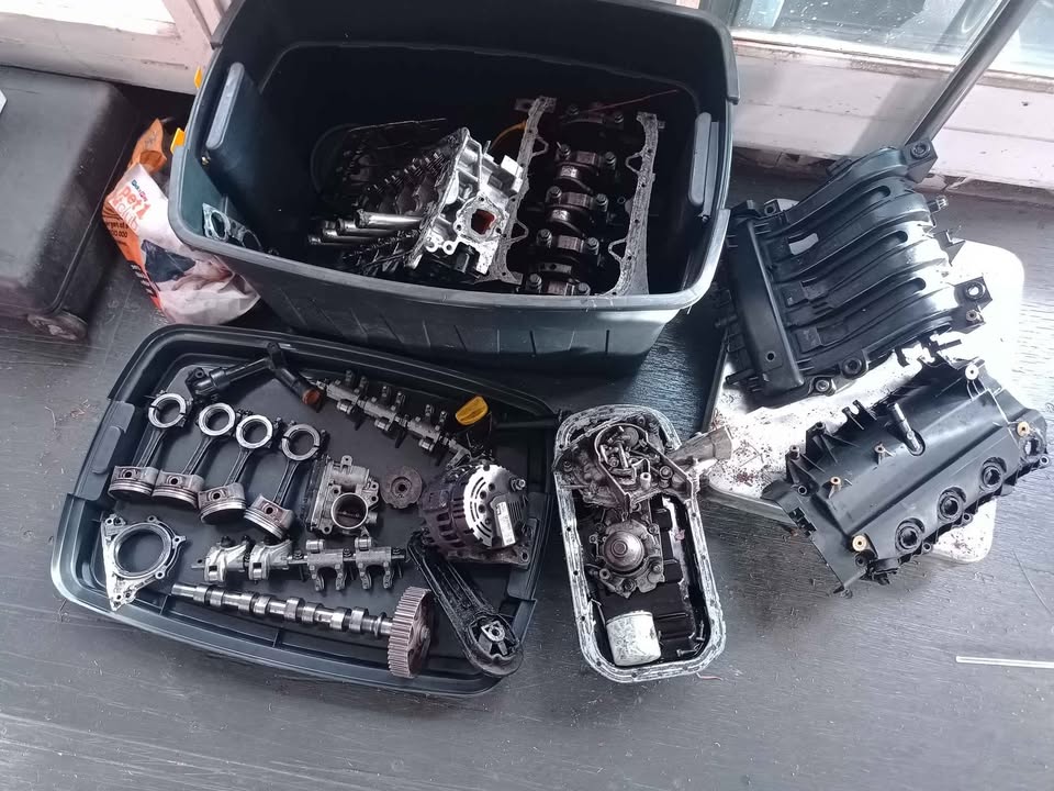 Renault MODUS 1.2 engine stripping