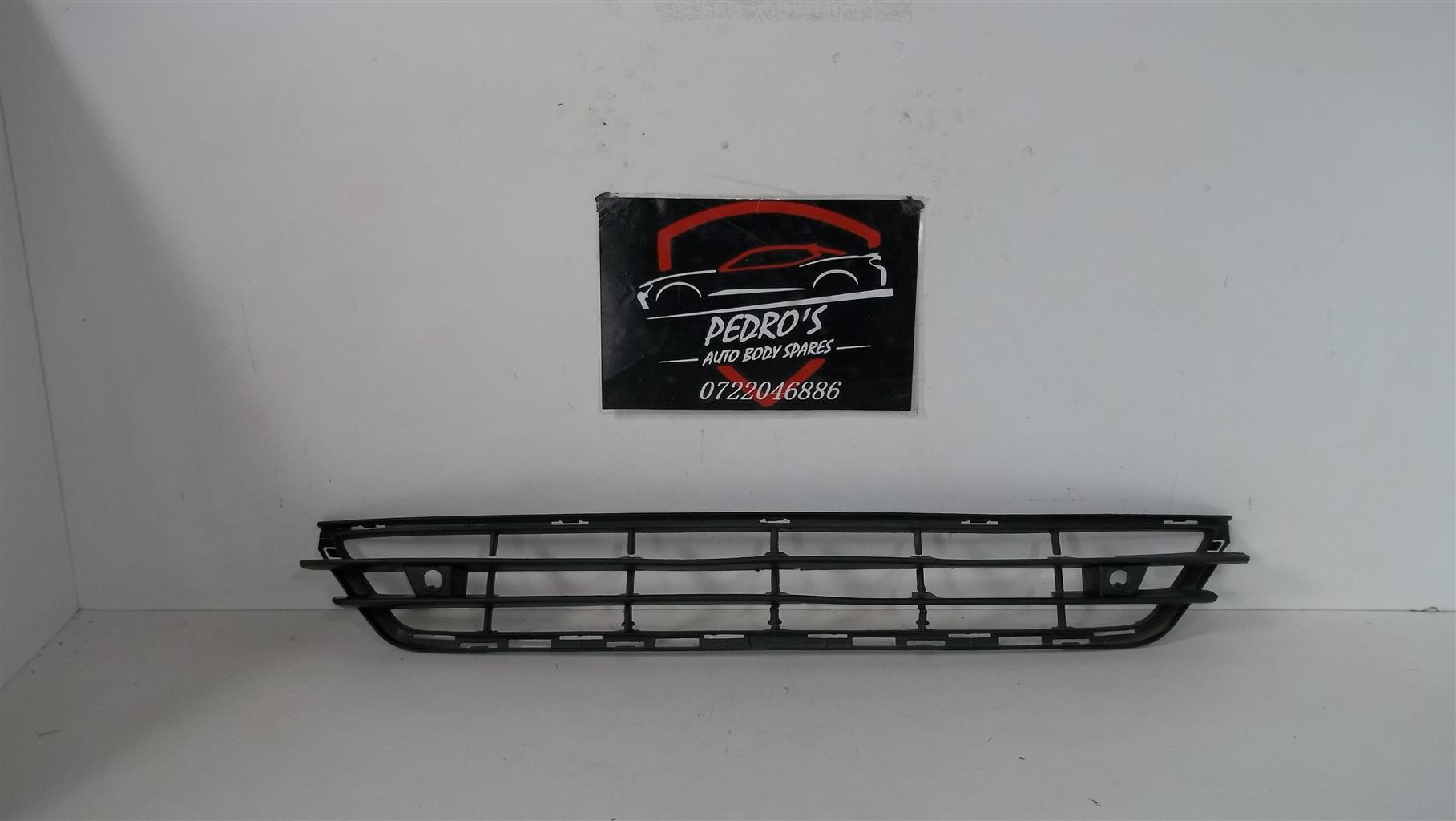 Volvo S60/V60 '14-'18 front bumper lower grille - Private Seller Volvo S60/V60 '14-'18 front bumper lower grille - Private Seller