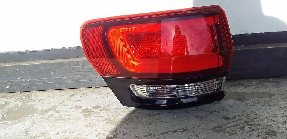Jeep Grand Cherokee Tail Light - Private Seller Jeep Grand Cherokee Tail Light - Private Seller