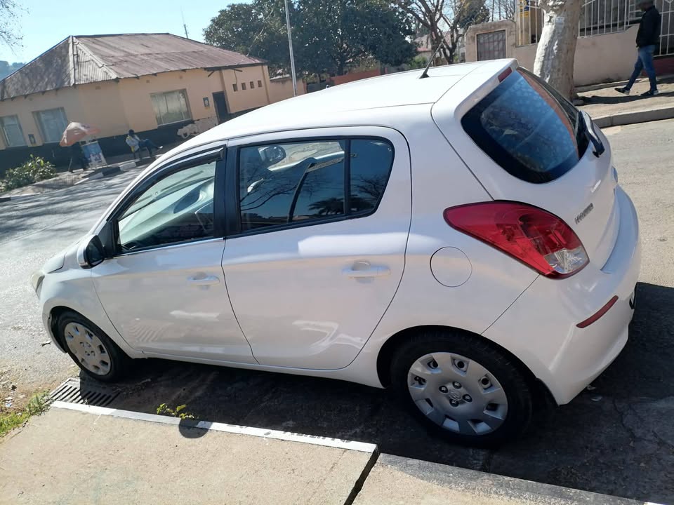 2013 HYUNDAI I20 MANUAL TRANSMISSION 1.4 IN EXCELLENT CONDITION