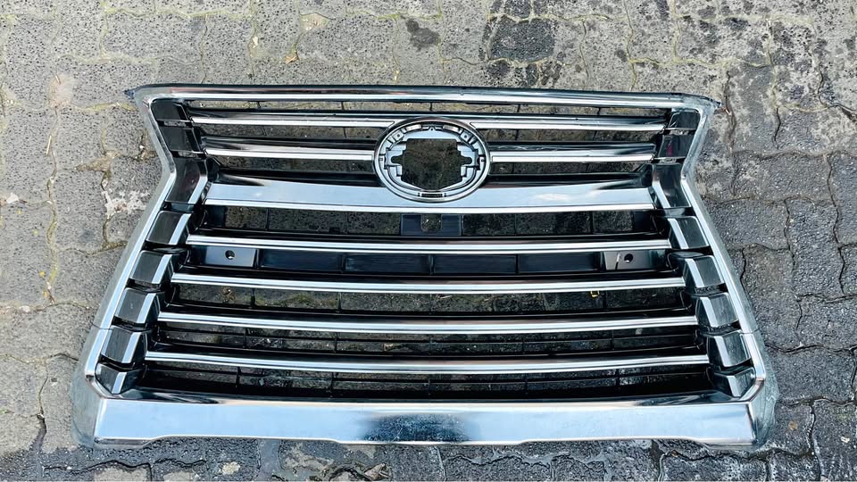LEXUS LX570 grille 2016/21 - Private Seller LEXUS LX570 grille 2016/21 - Private Seller