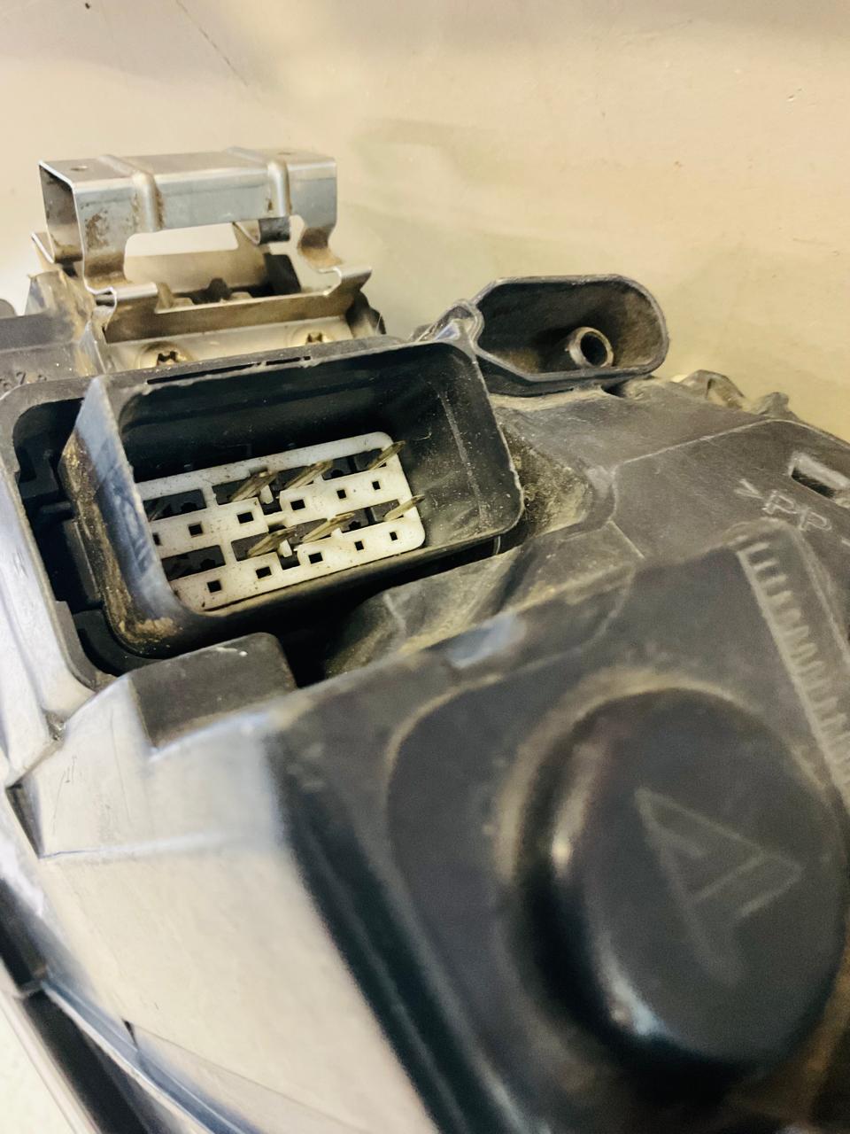 Volvo C30 right side halogen headlight - Private Seller