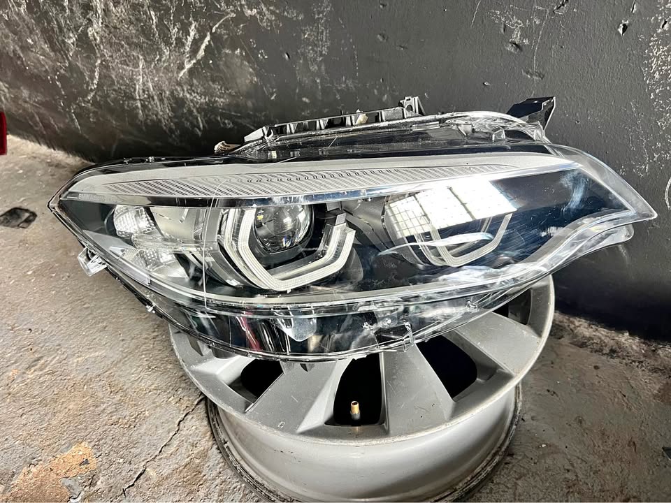 Bmw M2 F87 headlight right side - Private Seller Bmw M2 F87 headlight right side - Private Seller