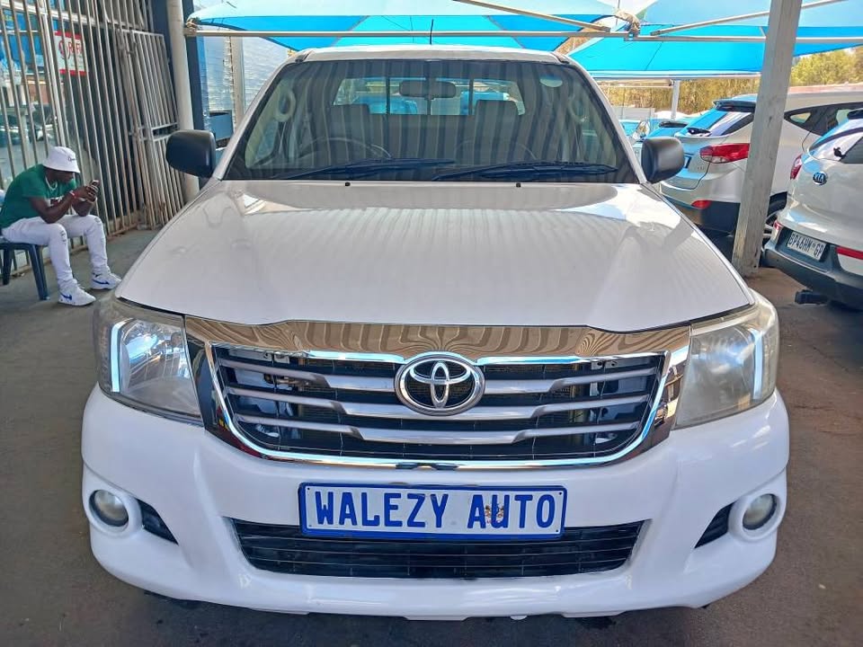 2010 TOYOTA HILUX 2.5 D4D 4X4 D/C Transmission: Manual Mileage: 98000km Fueltype: Diesel White 2010 TOYOTA HILUX 2.5 D4D 4X4 D/C Transmission: Manual Mileage: 98000km Fueltype: Diesel White