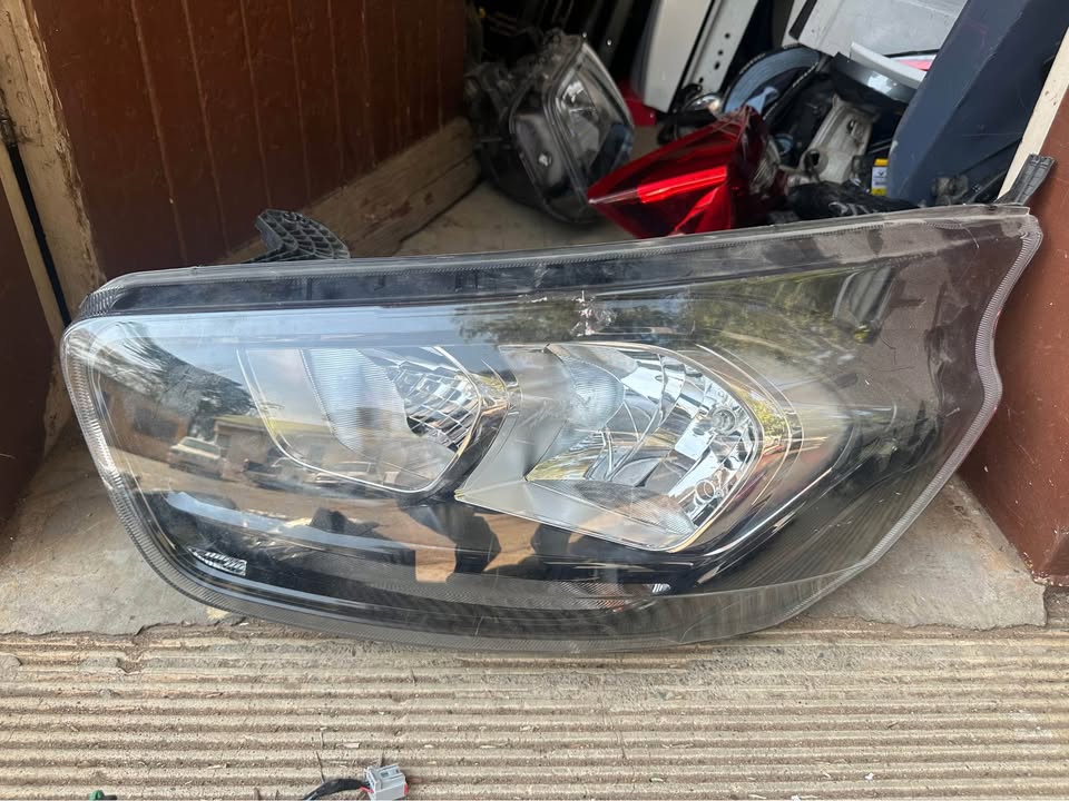 Ford transit custom left side headlight - Private Seller Ford transit custom left side headlight - Private Seller