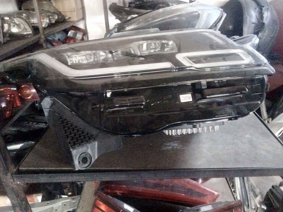Range Rover vela headlight - Private Seller