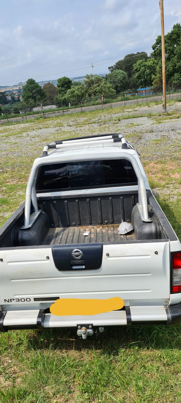 Nissan NP300 2010 Model with  KA24 Engine and 4x4 Manual Gearbox - Private Seller