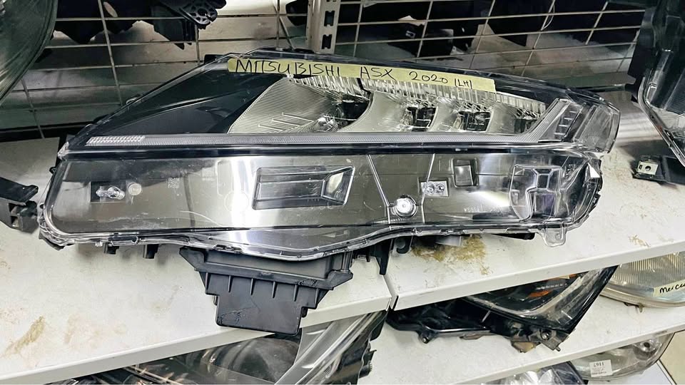 Mitsubishi ASX Headlight 2020 - Private Seller Mitsubishi ASX Headlight 2020 - Private Seller