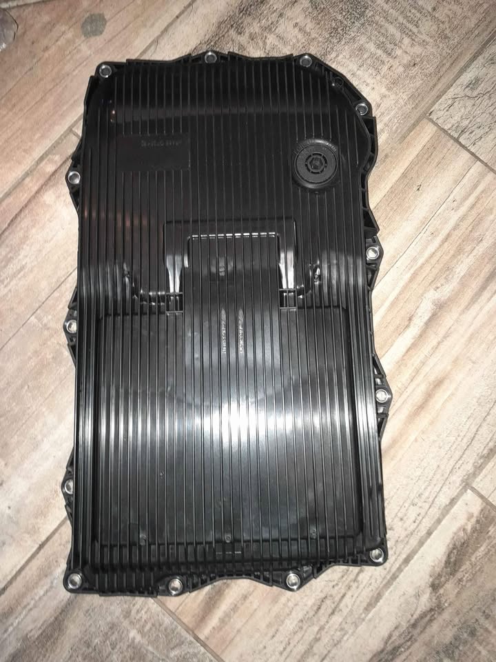 BMW, JAGUAR AND Land rover discovery LR3 ZF 8 speed gearbox oil pan - Private Seller