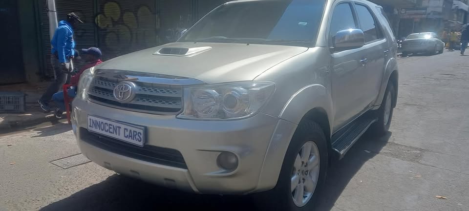 USED 2011 TOYOTA FORTUNER 3.0D 4D MANUAL TRANSMISSION 4×4 , SILVER COLOUR