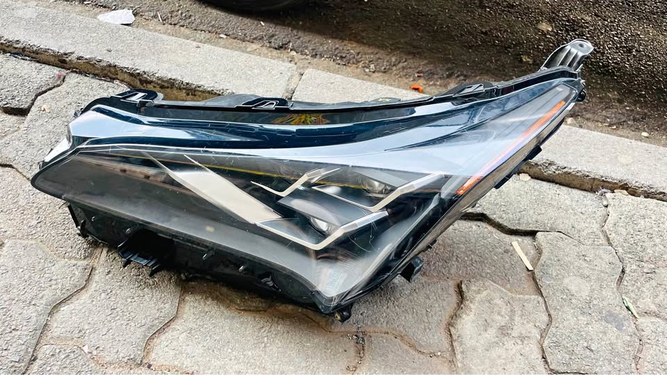 Lexus NX 200t, NX 300,/NX 300h headlight - Private Seller Lexus NX 200t, NX 300,/NX 300h headlight - Private Seller
