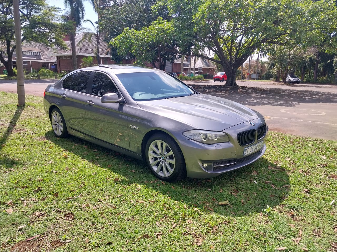 AUTOMATIC 2011 BMW 520d, F10, EXCLUSIVE PACK, with SUNROOF.