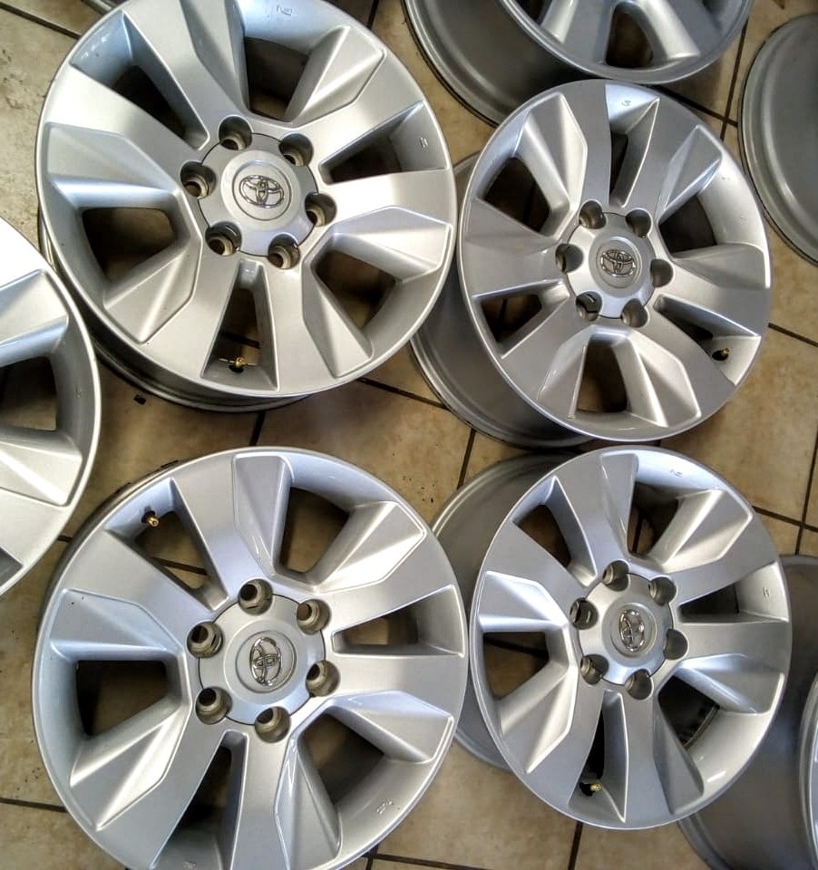 17" Toyota Hilux GD6 original mags set - Private Seller 17" Toyota Hilux GD6 original mags set - Private Seller