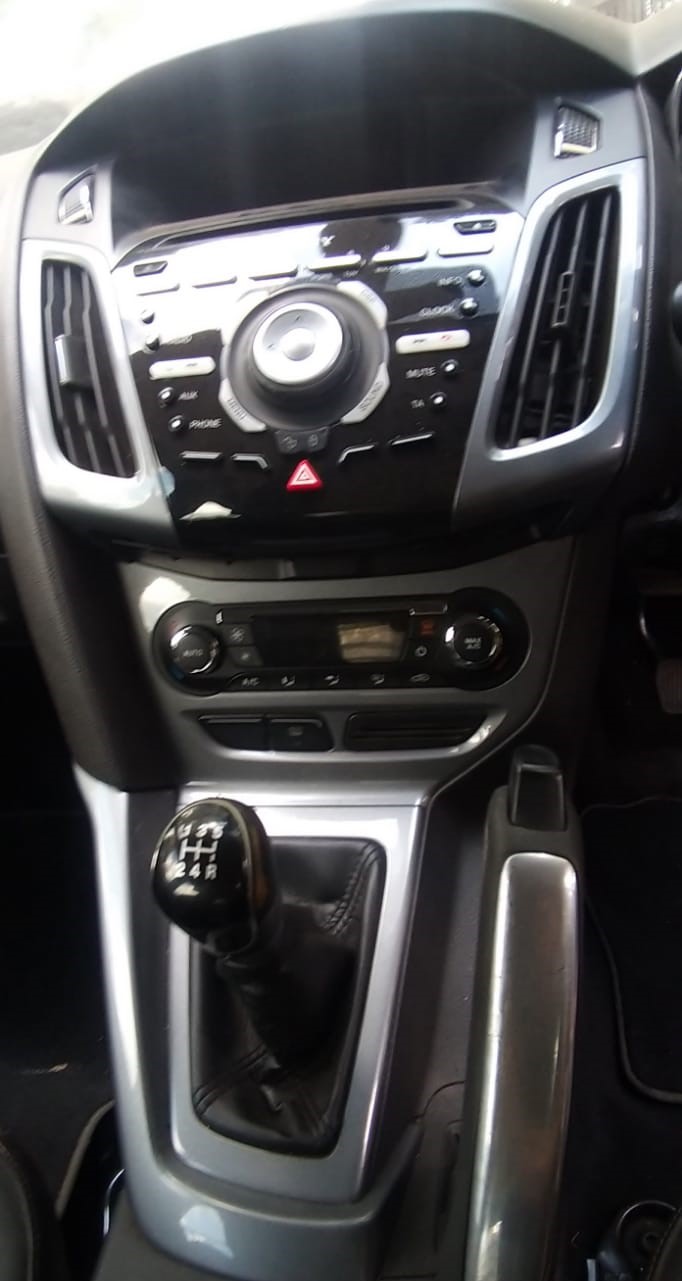 FORD FOCUS USED CENTRE CONSOLE FOR SALE - Private Seller FORD FOCUS USED CENTRE CONSOLE FOR SALE - Private Seller
