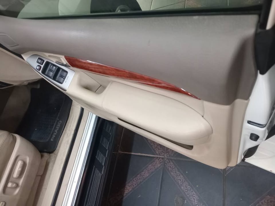 2009 Toyota Prado V6 4x4 7seater Automatic, Petrol Sparekey, service book 191000km