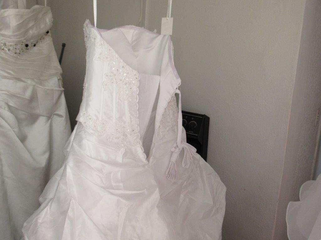 URGENT Wedding  dresses  for sale  Junk Mail