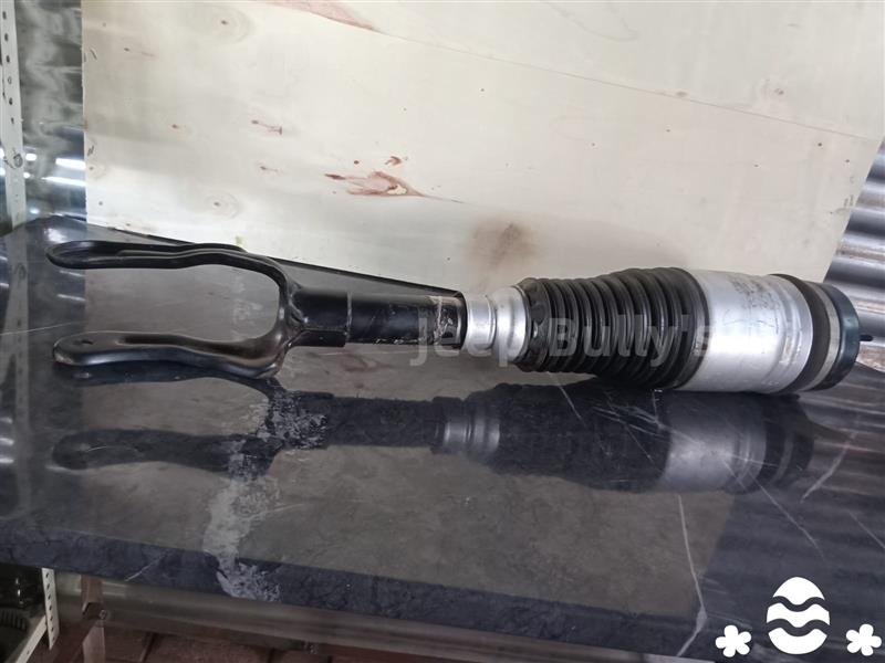 Air Shock From Stripped Jeep Grand Cherokee Wk2 In Store - Private Seller Air Shock From Stripped Jeep Grand Cherokee Wk2 In Store - Private Seller