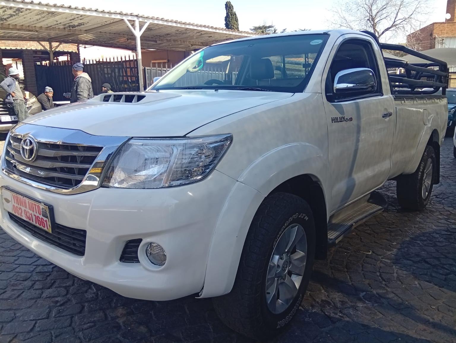 2011 Toyota Hilux 3.0 D4D High Raider SingleCab BOOT RAILINGSManual F