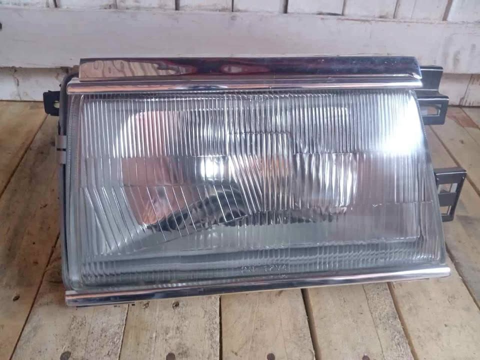 Toyota corolla 1983-1984 rhs headlight - Private Seller Toyota corolla 1983-1984 rhs headlight - Private Seller