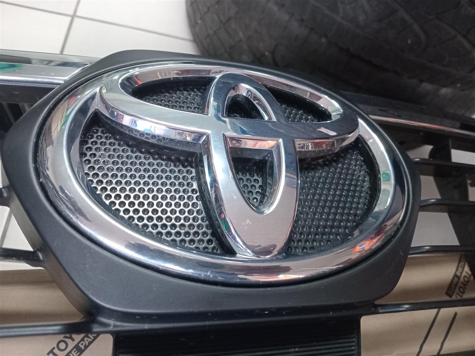 TOYOTA LEGEND 50 FRONT GRILL - Private Seller