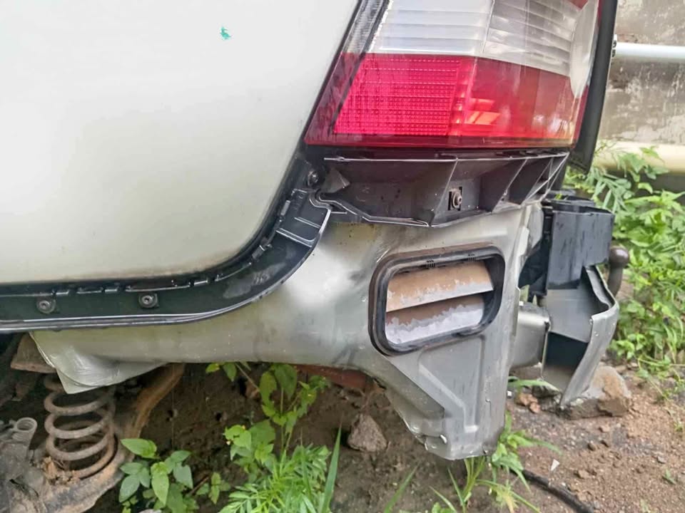 Volvo S40 2.0 2007 left rear bumper slide